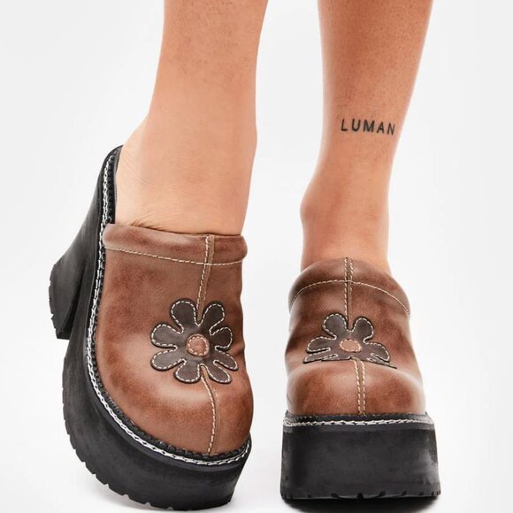 dELiA*s Shoes - dELiA*s So Called Scheme Floral Clogs - brown size 7 Women's